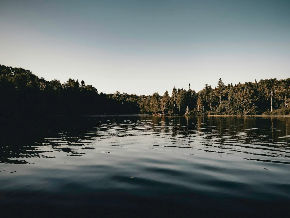 This way: Lake stays or island days